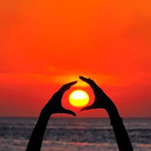 18少爷KTV被Gay囗互
